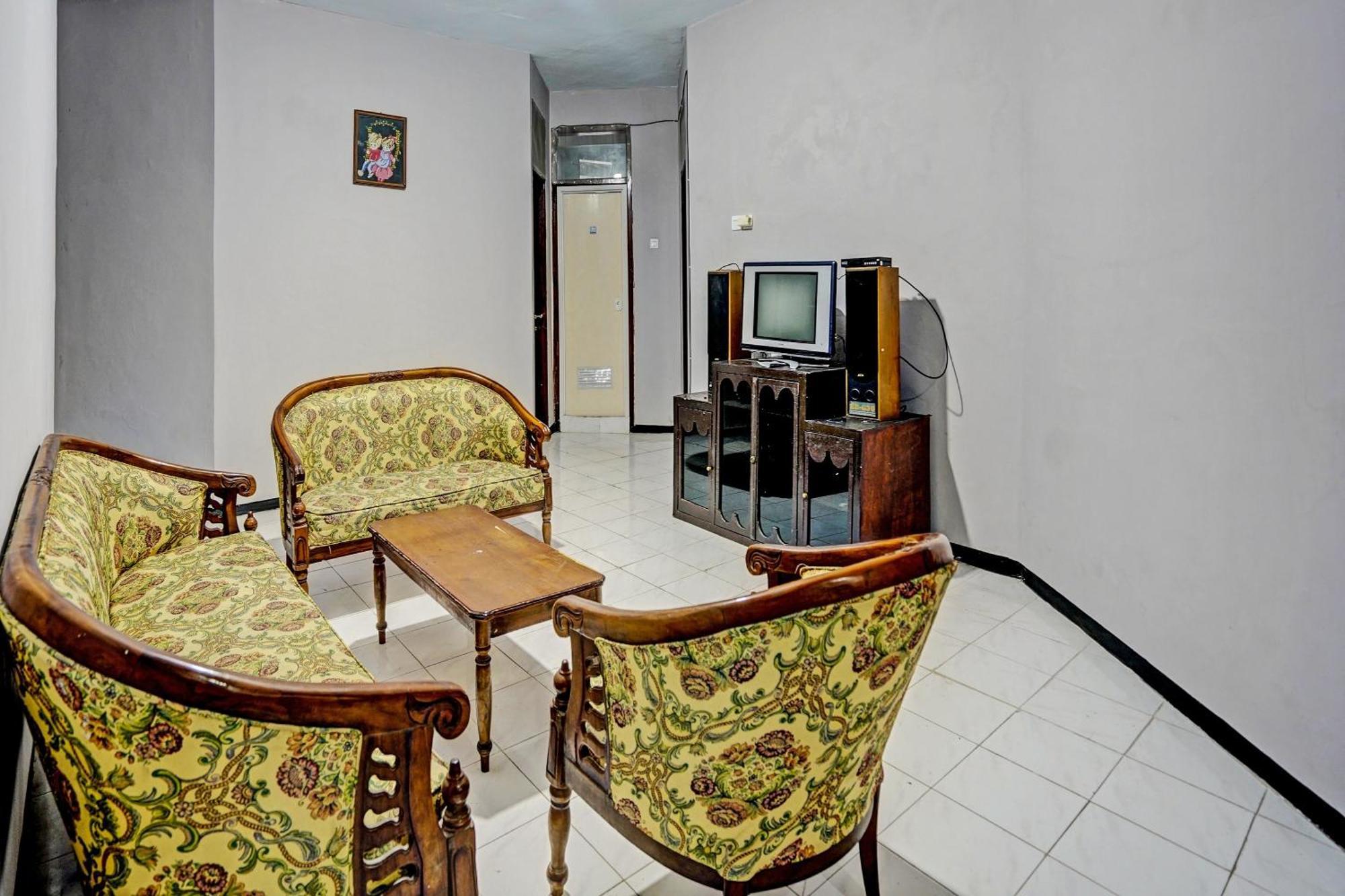 Spot On 92388 Villa Segi Delapan Prigen Exterior photo
